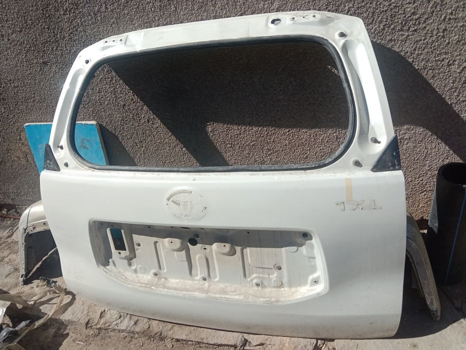 Продается запчасти по кузовуЛендКрузе Прадо150, 2010г подходит до 2013