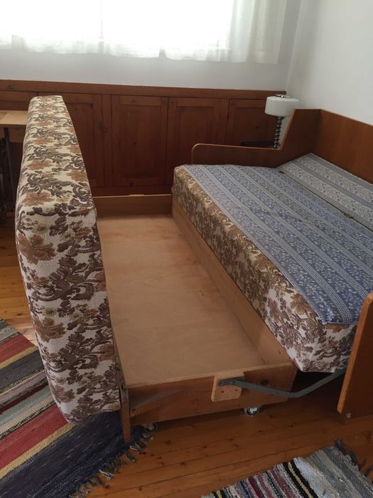 Разтегателно канапе което става на легло