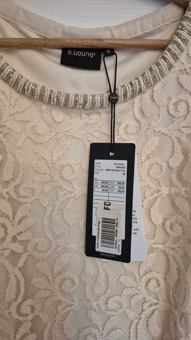 Rochie elegantă din dantelă marimea M