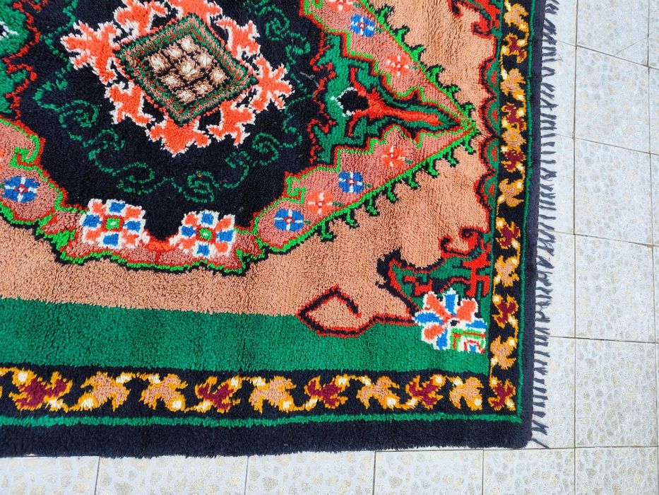 Дебел,вълнен килим