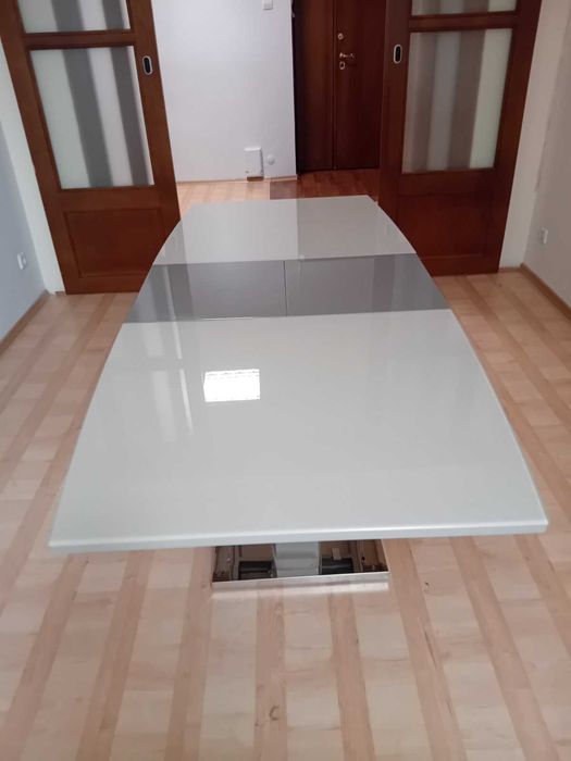 Трапезна маса бяла