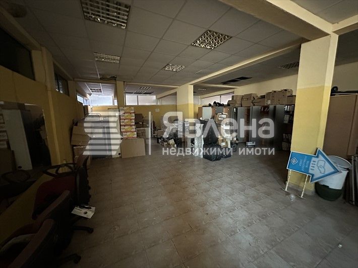 Търговска сграда