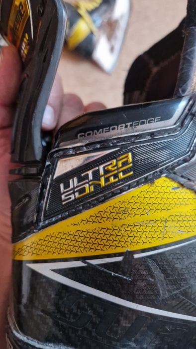 Коньки хоккейные