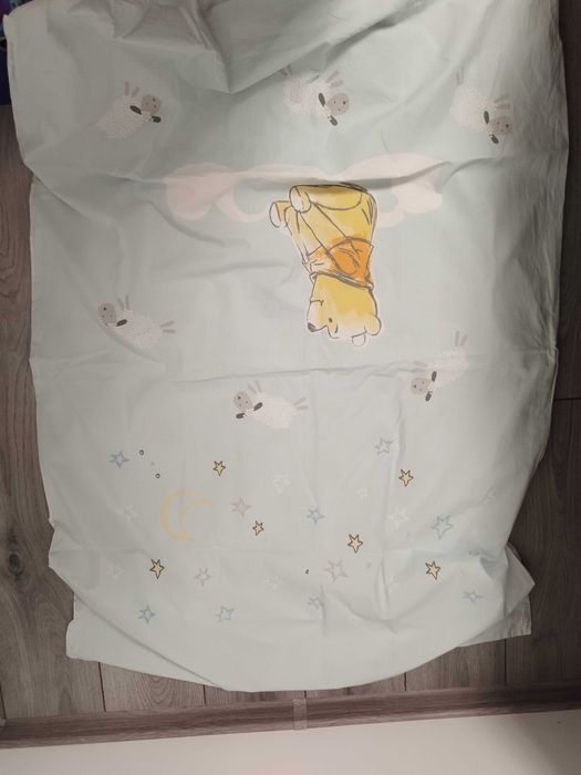 Lenjeriei pat bebeluși plus plăpumioară cu două perini.