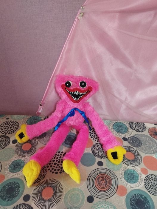 Лот от играчки, една игра и две чантички