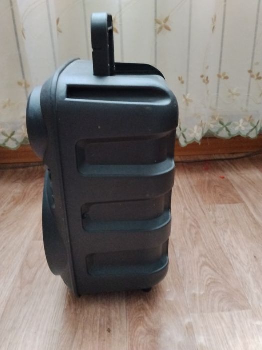 Продам колонку с микрофоном и пультом