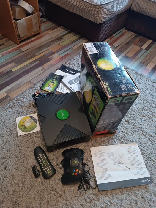 Xbox clasic  complet cutie originala, manuale, telecomanda, dongle joc