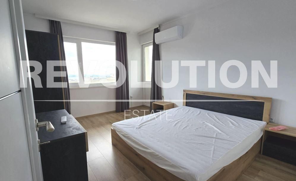 Дава се под наем Тристаен апартамент в Варна, Център - 80 кв.м за 750 € - Снимка #3