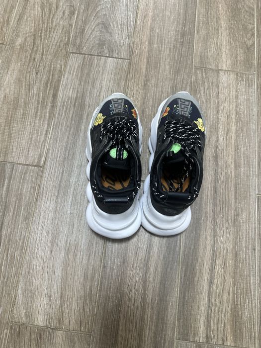 Versace chain reaction