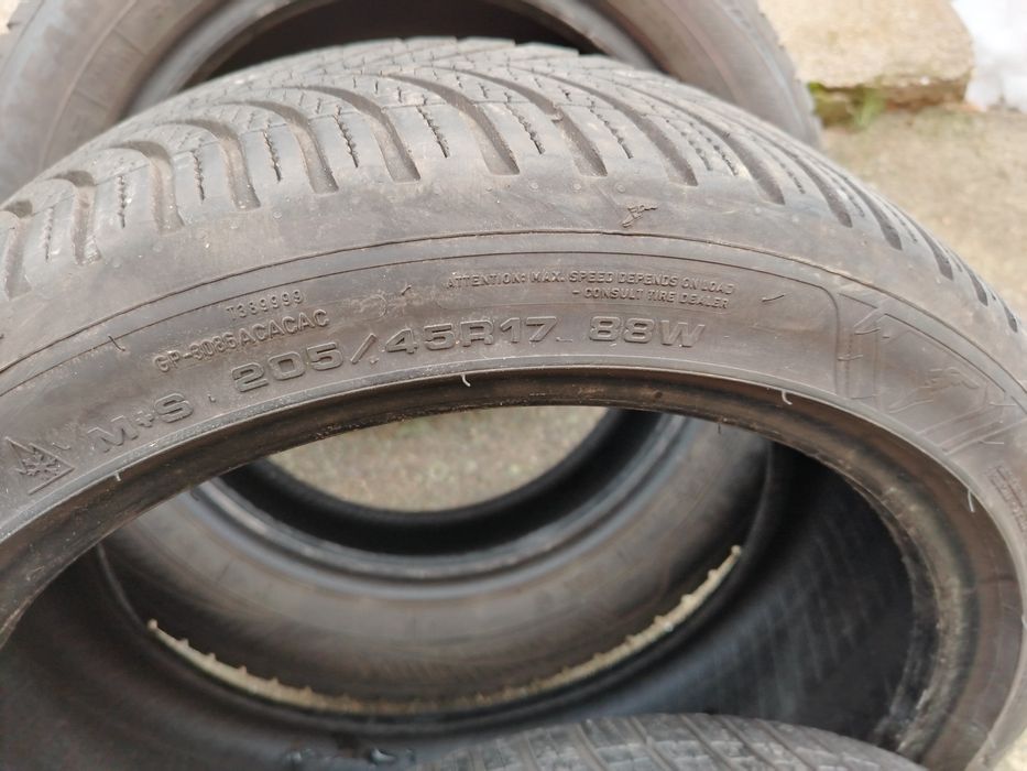 Гуми 4 броя 205/45/17