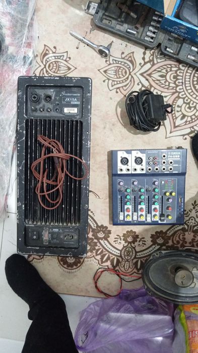 Гитара,компьютер,калонкалар машинаға