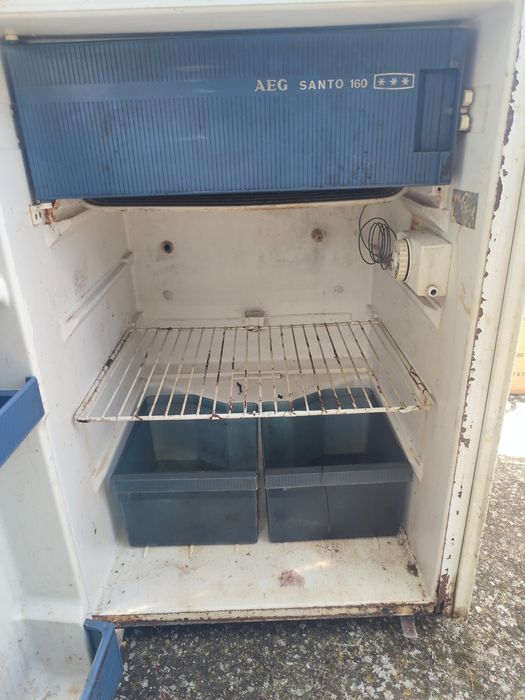 Хладилник AEG работещ