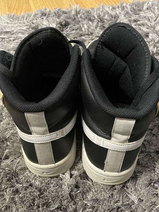 Adidasi nike negri purtati de cateva ori
