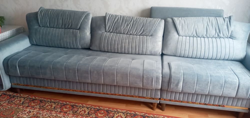 Срочно продам диван.