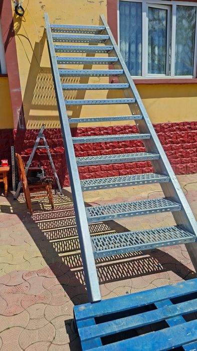 Vând scarii metalice zincate galvanizate la cela mai mic preț