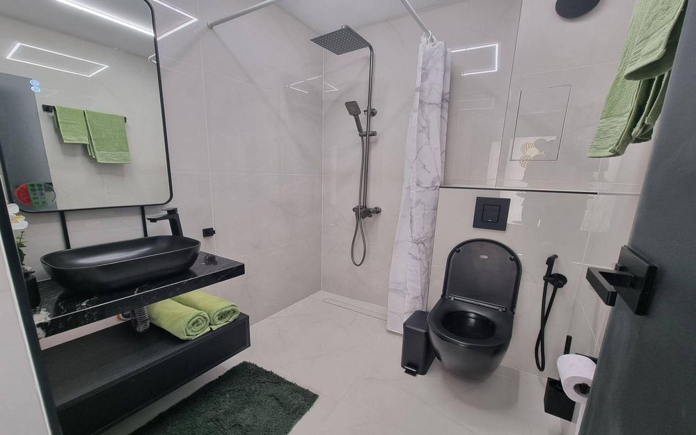 Дава се под наем Тристаен апартамент в Пловдив, Център - 130 кв.м за 1994.61 € - Снимка #10