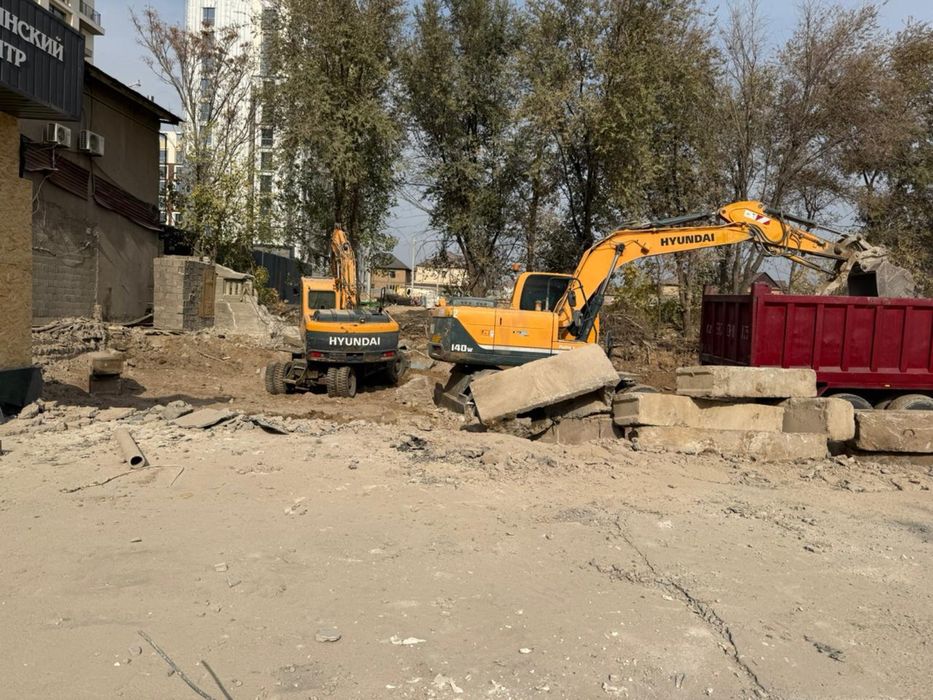 Услуги экскаватора: разработка котлованов