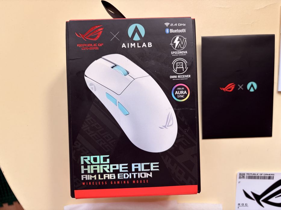Безжична геймърска мишка ASUS ROG Harpe Ace Aim Lab Edition, бял - чисто нова. Много лека - 55 грам.