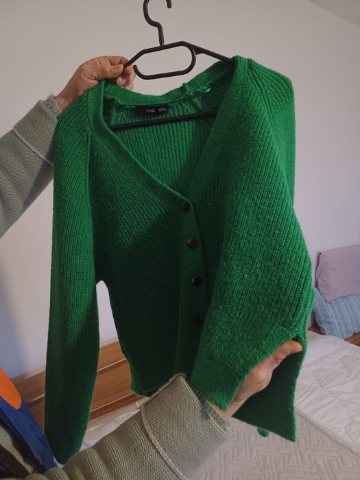 Pulover cu nasturi Mango