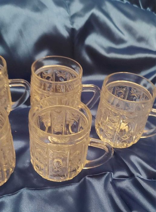 Хрустальная посуда под напитки.