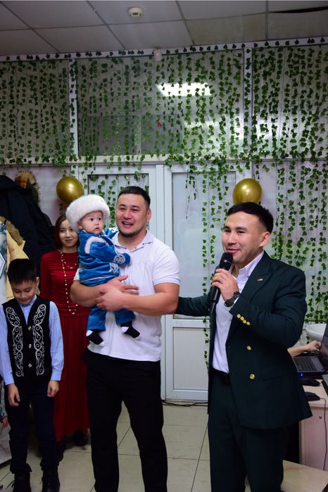 Тамада, Асаба, Ведущий