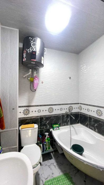 2 хоналик квартира 2 кават кирпичный дом, 6 микр, чинар малл