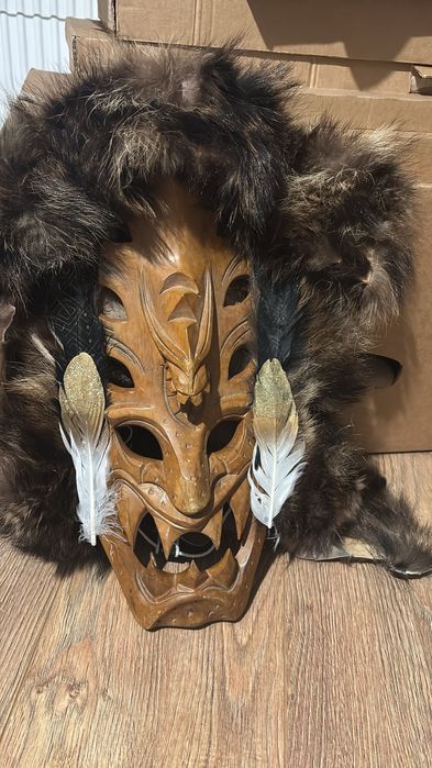 Сурвакарски маски с кожи и дърво