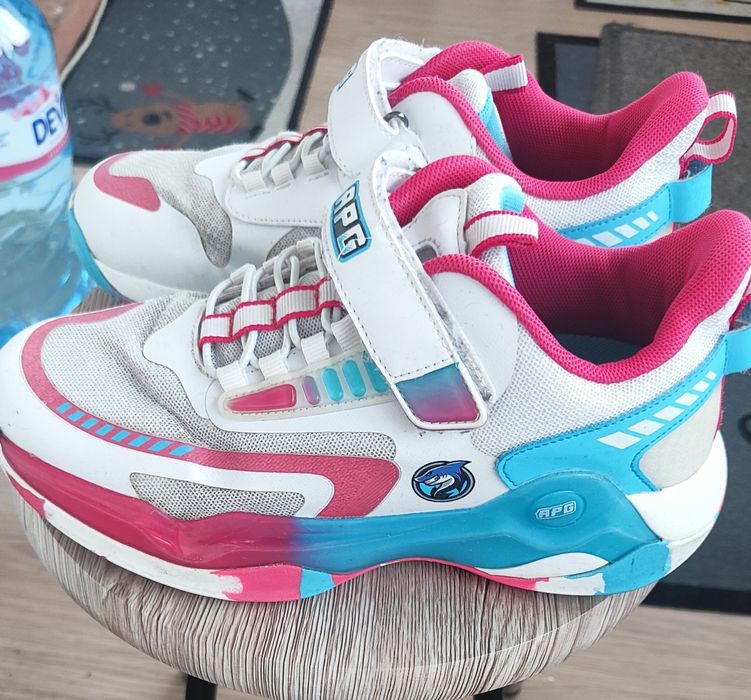 Страхотни маратонки 37/39 nike, carl Lagerfeld и др.