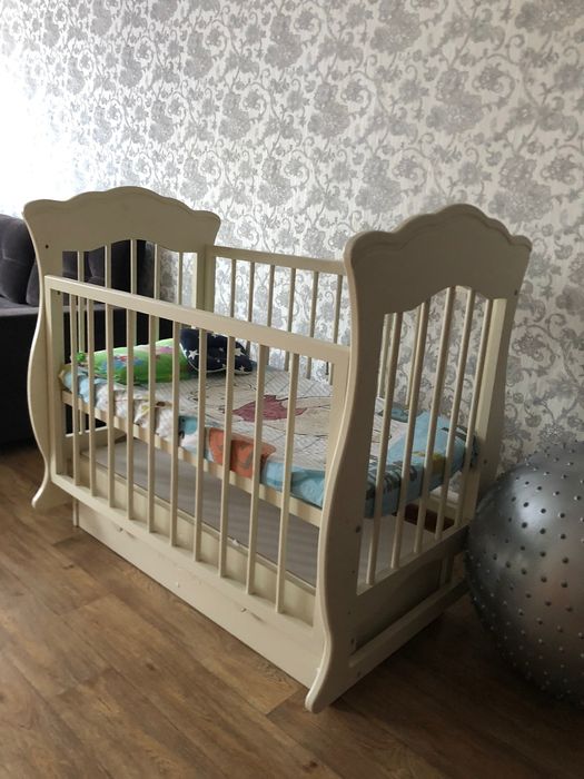 Манеж с маятником и матрасом