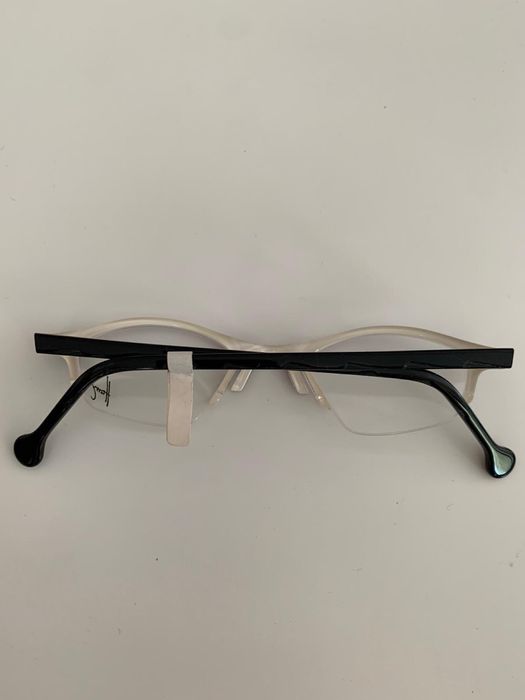 Vand rame ochelari moderne , frumoase si noi.