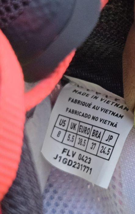 Mizuno оригинални дамски сникърси нови 38 номер