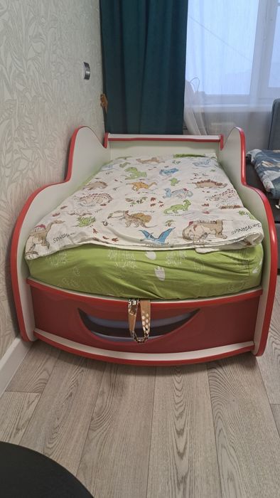 Продам детскую кроватку