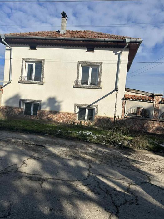 Продава се Къща в с. Горна Митрополия, Област Плевен - 120 кв.м за 298 €/кв.м - Снимка #1