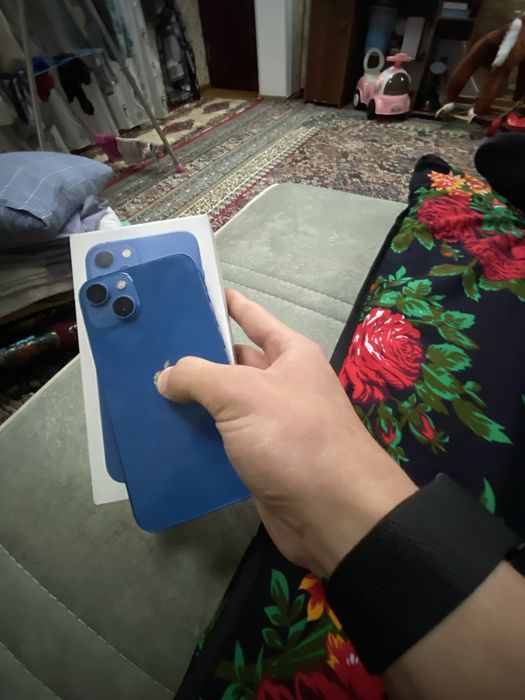 Айфон 13 сотилади