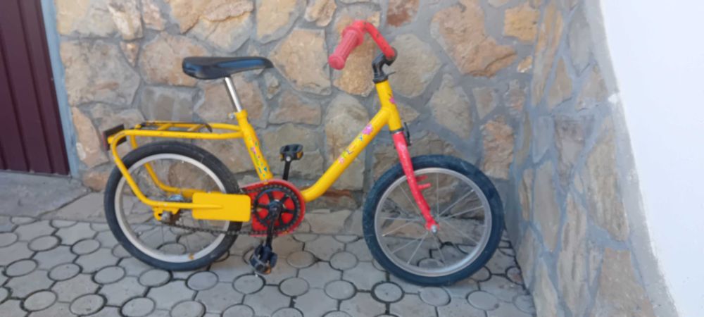 Bicicletă si Trotineta copii.