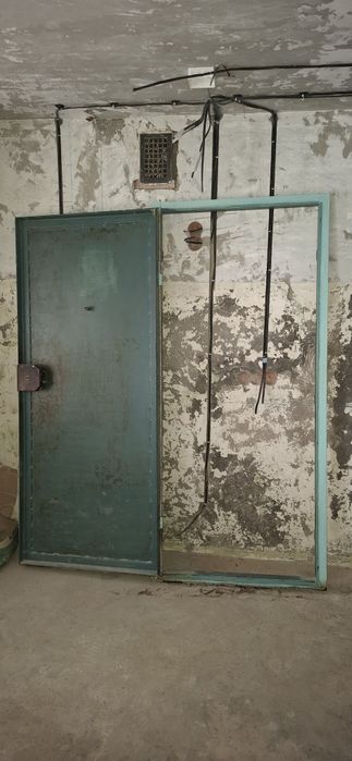Продам метал. дверь.