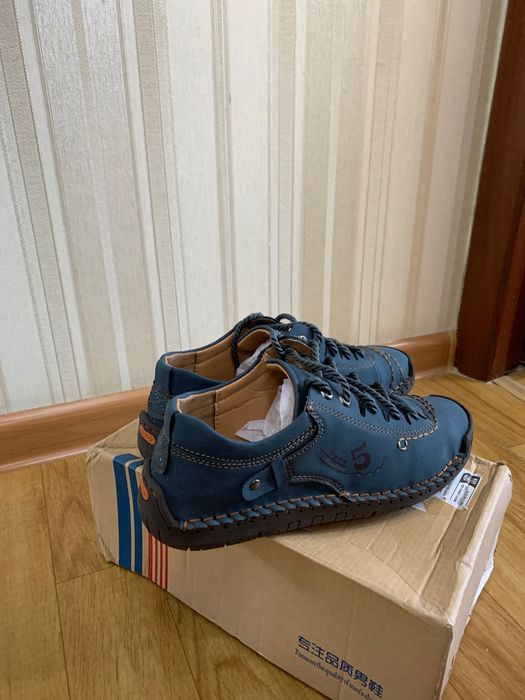 Спортивные кроссовки новые