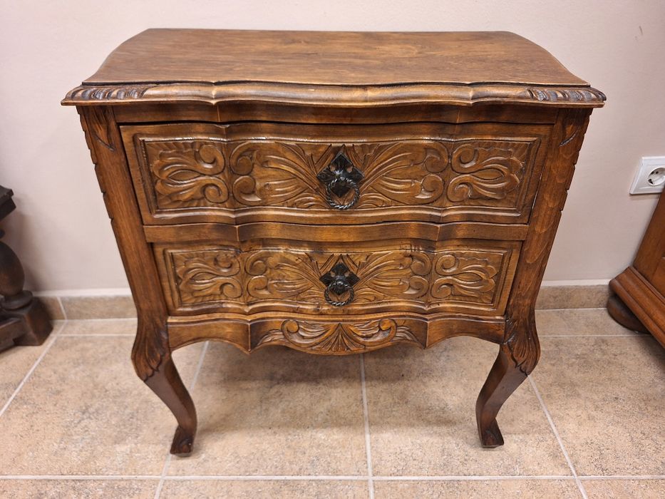 Скрин дъб с богата дърворезба