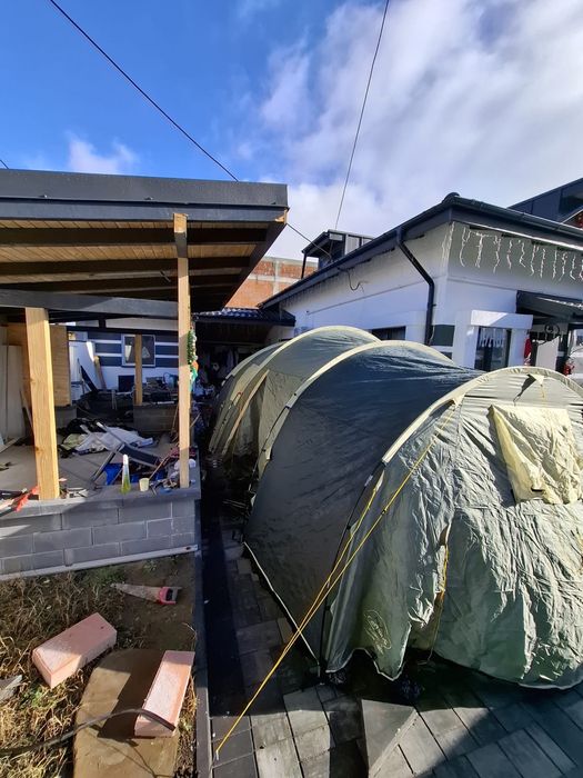 Vand cort 8 persoane 2 dormitoare