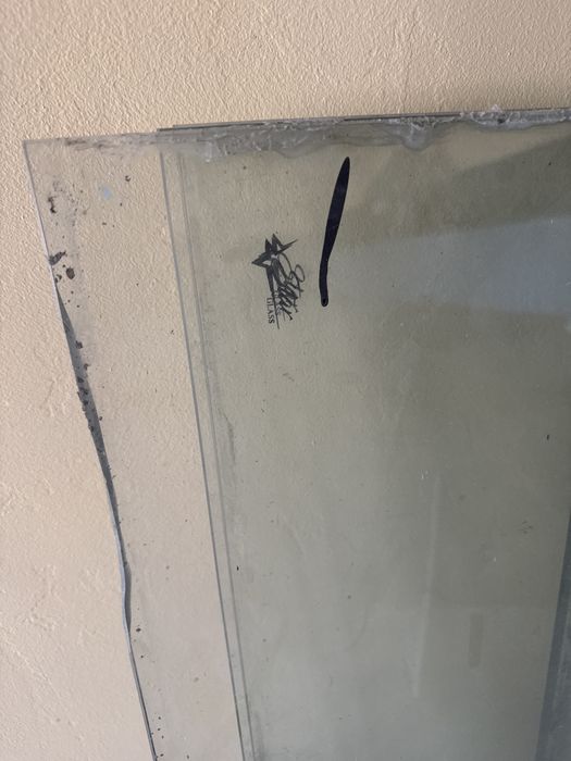 Продаю закаленное стекло.