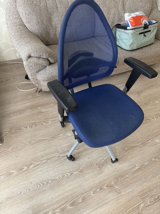 Син Офис стол с регулираща се облегалка