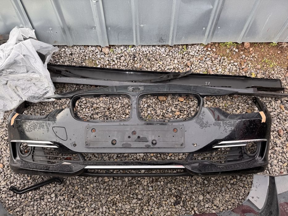 Продавам предна и задна броня за Бмв F30/F31!