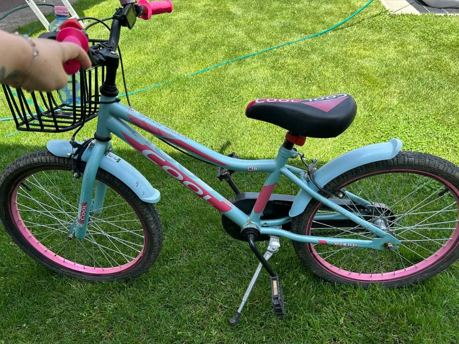 Vând bicicleta fetite 20"