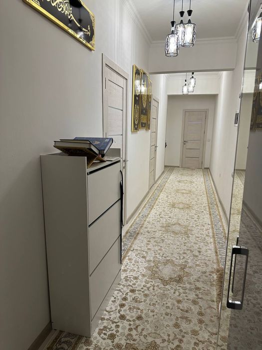 Yangi hayot yangi darxonda Uy sotiladi  Uy uzimizniki bezmakler.