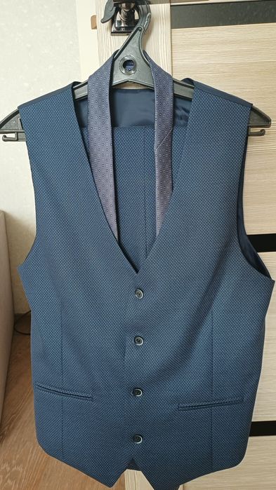 Продам мужской костюм