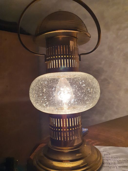 Lampă  cu glob de sticlă