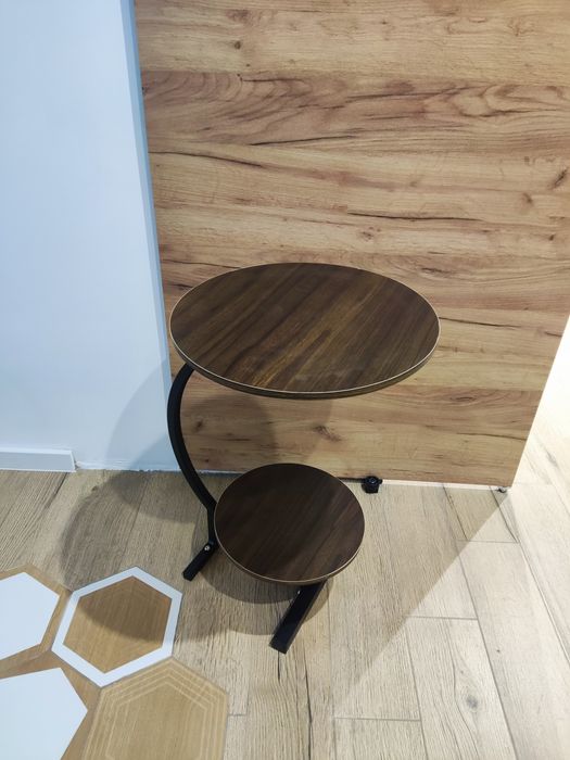 Холна помощна маса на две нива.