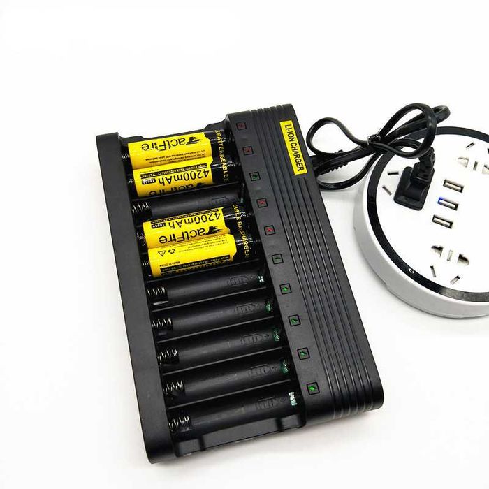 Incarcator de Acumulatori Li-ion  Multifuntional 10 Porturi