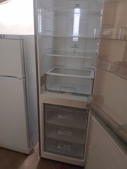 Срочно продам Холодильник LG