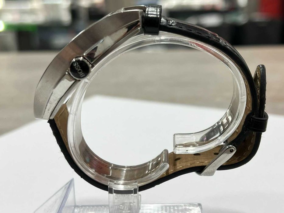 Продава се часовник HUGO BOSS